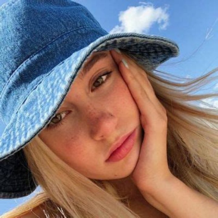 Carly Lawrence- Wiki, Age, Height, Net Worth, Boyfriend, Ethnicity ·