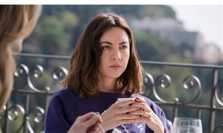 Exploring The Love Life Of Aubrey Plaza