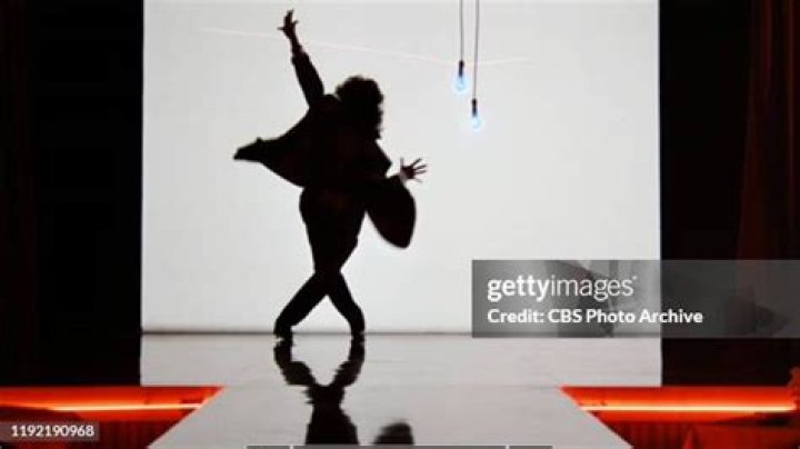 Jennifer Beals' Iconic Flashdance Performance